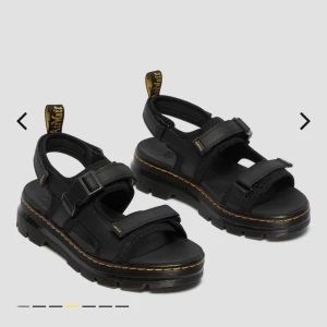 Dr martens sandaler - Helt nya dr martens sandaler storlek 39. Ej använda.