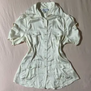 Snygg vintage silk skjorta från märket BEBE 🤍 strl s!