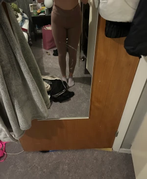 Tränings tights - Jag är 164cm och väger ca 60kg. Kan hämtas i sundsvall eller fraktas mot fraktkostnad!