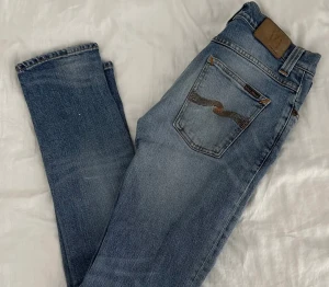 Nudie Grim Tim jeans - Säljer mina nudie Grim Tims. I färg ljusblå. Väldigt bra skick. Kom pm för fler bilder.