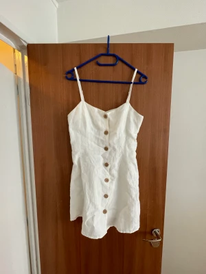 White mini dress - White mini dress with semi-open back. Never worn. 