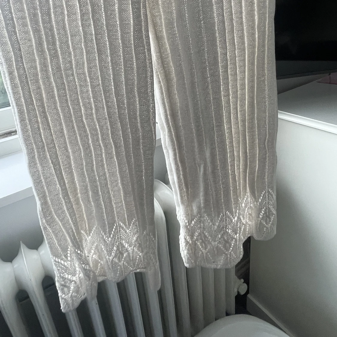 Vita Stickade byxor zara - 1