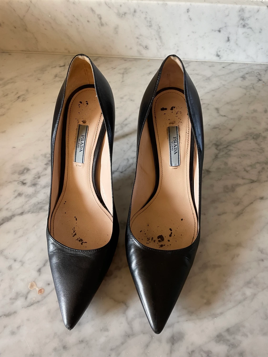 Klassiska tidlösa PRADA pumps