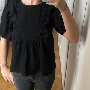 Svart blus!  - Så fin svart blus! Använd ett fåtalgånger 