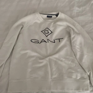 Gant Sweatshirt - Använd några gånger skick 10/10 kan mötas upp i uppsala och skicka med posten