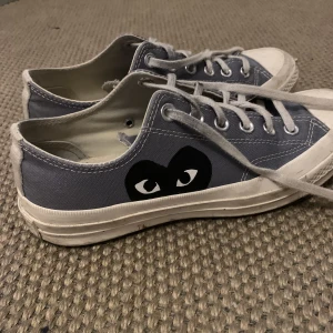 Cdg converse - Nypris 1650. Köpta på NK förra året. Pris kan diskuteras