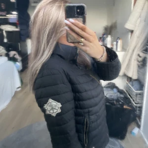 Odd molly jacka - Säljer min svarta odd mollyjacka🙌🏻🙌🏻 Pris kan diskuteras💗💗