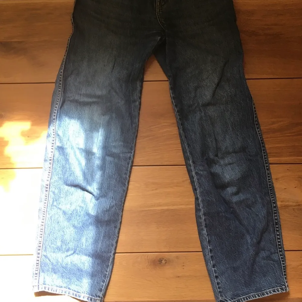 Lite slitna vida jeans från uniqlo. Jeans & Byxor.