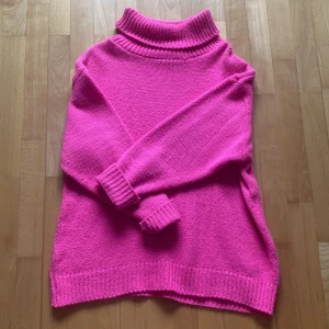 Rosa oversized tröja  - Jätte oversized så kan gå för många folk ! 