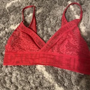 Calvin klein - Oanvänd Calvin klein bh. Inte säker vad den köptes för🥰 tar inte bilder med den på men skriv om du har frågor❤️