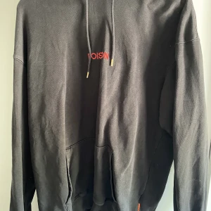 POISION - hoodie - - nytvättad  Köpt från CARLINGS