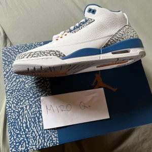 Air Jordan 3 Retro 'Washington Wizards'  - Endast sälj!!!  Helt nya / Äkta skor Original låda och kvitto medföljer. Skriv om du har frågor om priset, flera bilder, etc. Va inte blyg ☺️