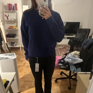 Blå stickad tröja - Blå stickad tröja från zara.