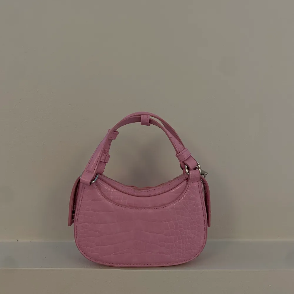 Super söt liten rosa väska från Zara. Accessoarer.