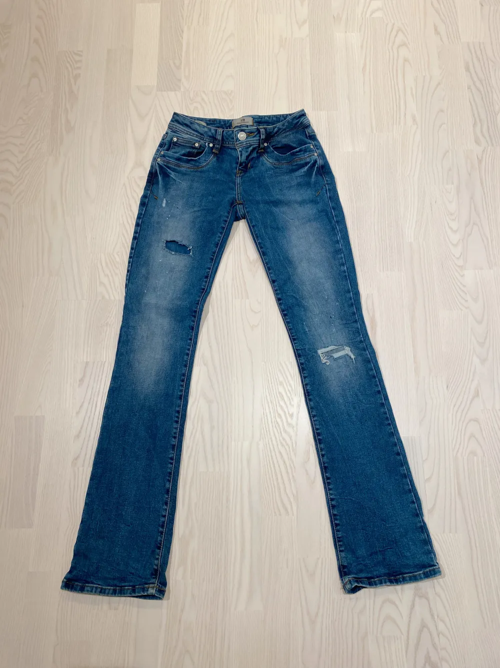 Lågmidjade jeans från ltb❣️ Nästan helt oanvända, inga skador. Köparen står för frakt❣️. Jeans & Byxor.