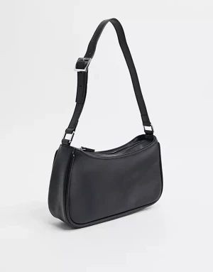 svart handväska - ‼️REA‼️  säljer mig superfina handväska från monki då den ej kommer till användning. jag köpte den för ungefär 250kr men säljer för 70kr nu. den är i bra skick och har inga tydliga defekter. remmarna har inga slitningar och den har ett justerbart band⚡️🎸🎧