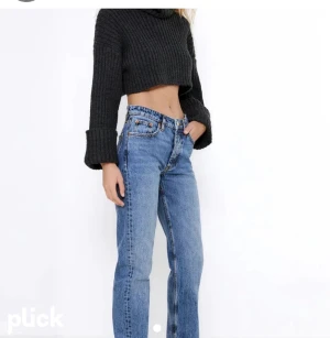 Zara jeans  - Säljer mina fina zara jeans. De är mid rise och straight. Andra och tredje bilden är mina egna. Pris kan diskuteras! 💗