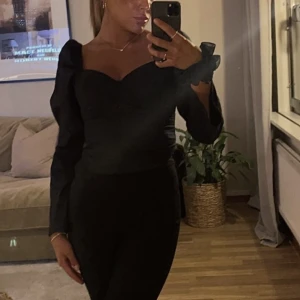 Bustier Blouse  - Tröja köpt från Nelly, använd kanske 2 gånger och bra skick!