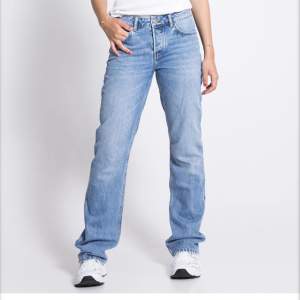 Jeans från lager 157 köpta för 400 i bra skick och använda fåtal gånger kontakta för mer info pris kan diskuteras