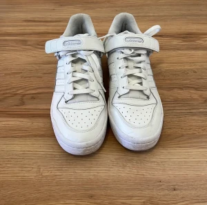 Adidas Forum nya - Helt nya använda 1 gång, saknar låda.