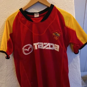  Roma fotbollsströja - Retro Roma tröja Namn:Totti Bra skick