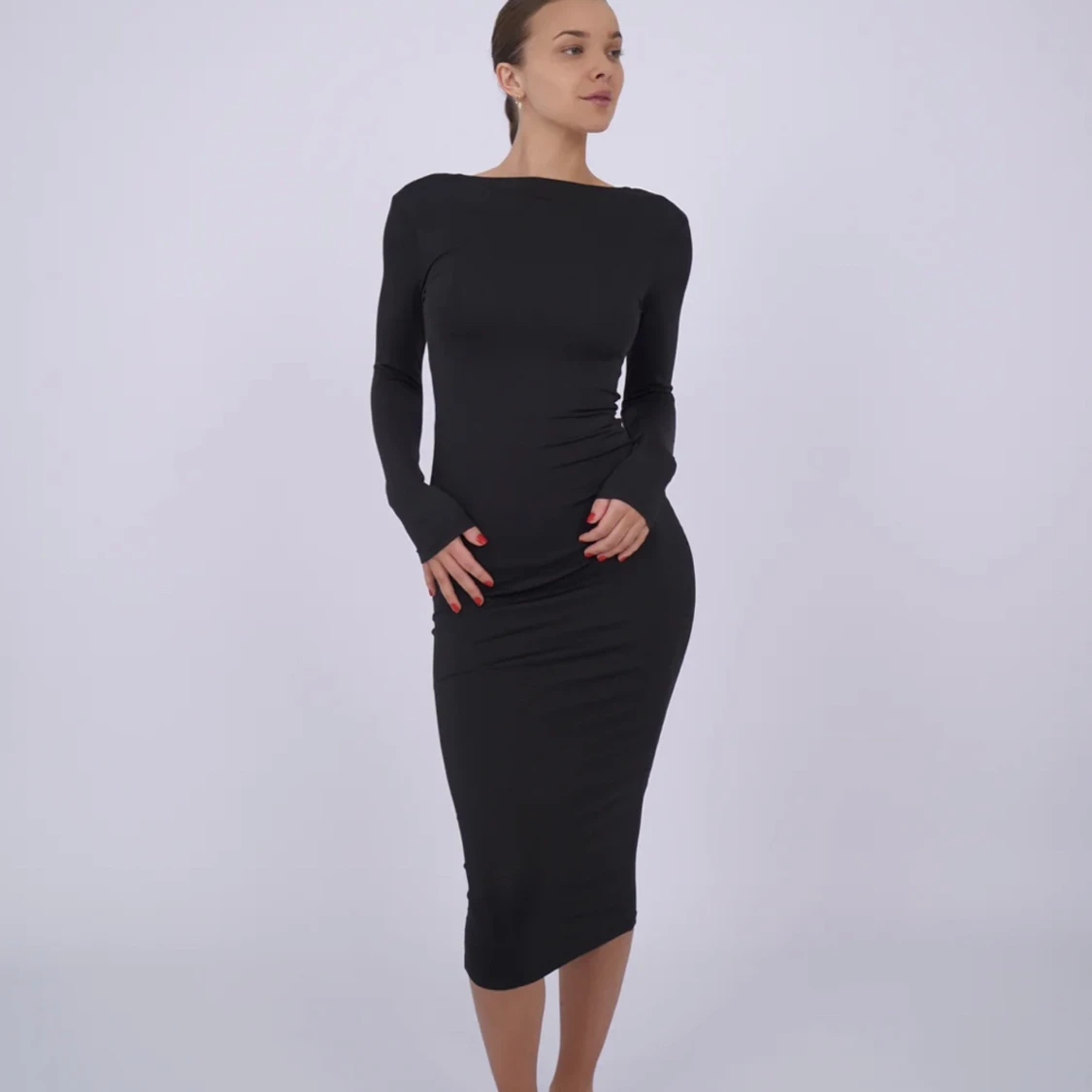 Svart klänning öppen rygg - 90