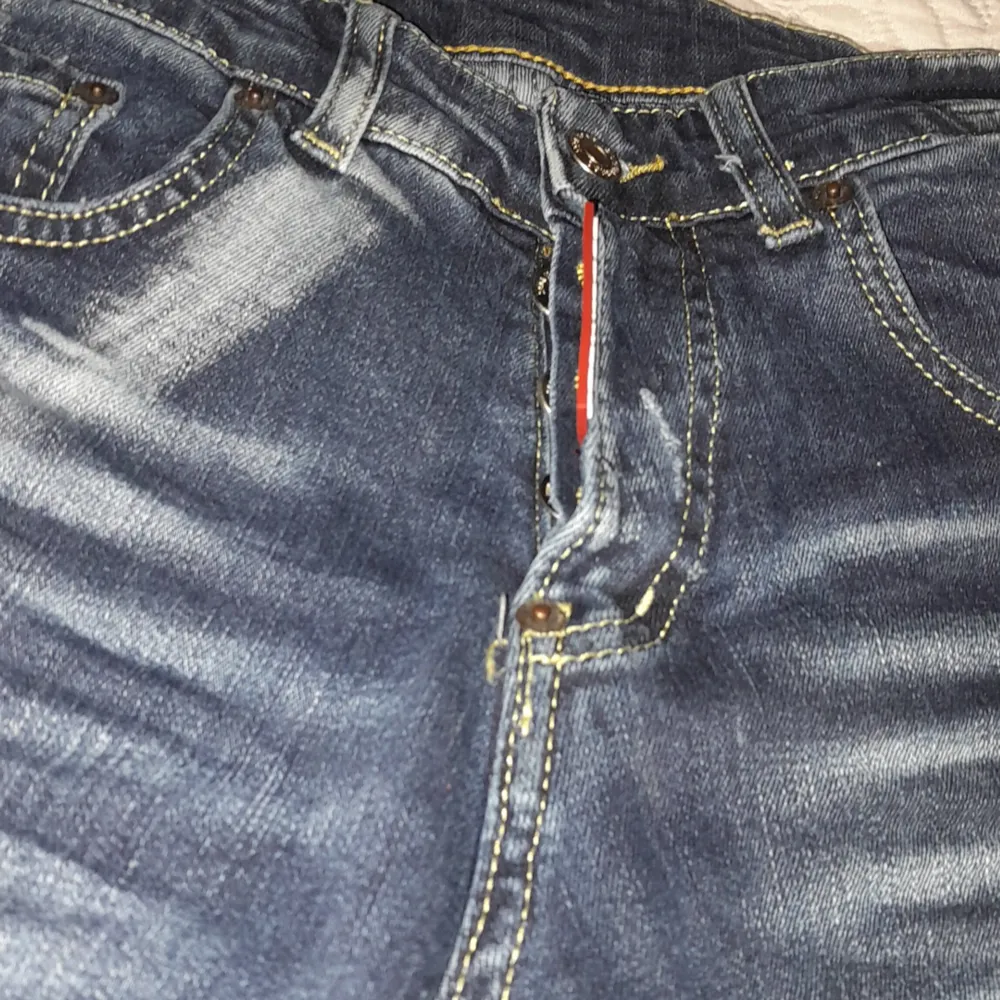 Äkta dsquared jeans,   Pris  (650) Storlek 44 Skriv vid funderingar. Jeans & Byxor.