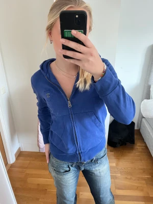 Diselhoddie  - As cool diselhoddie köpt på sellpy. Använd fåtal gånger! 💓