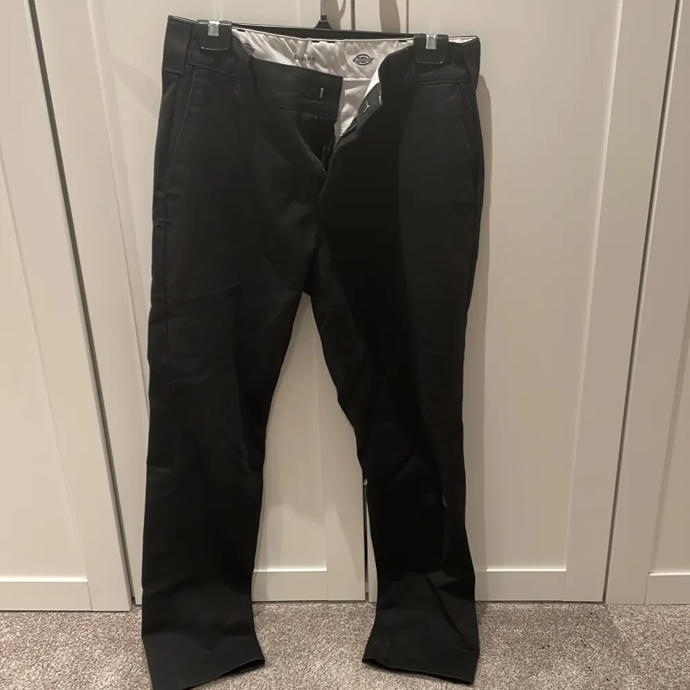 Svarta dickies chinos slim fit W30/L32. Jeans & Byxor.