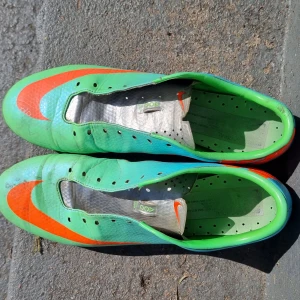 Nike Mercurial Vapor - Nästan helt oanvända Nike mercurial vapor. Strl 44