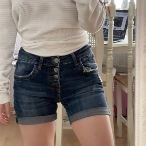 Jeans Shorts - Somriga Jeans shorts i storlek S för bara 20kr💙💙💙