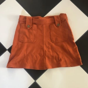 Orange kjol - I använt men fint skick!