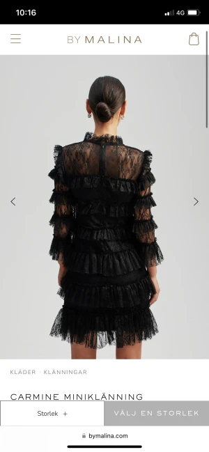 By Malina klänning - Säljer nu min supersnygga klänning från By Malina!! Helt perfekt till fester osv och endast använd en gång så typ helt i nyskick!!!! Såsåfin verkligen. 