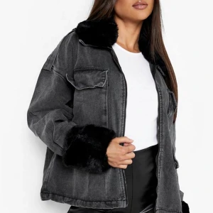 Jeans jacka med fuskpäls - Säljer då jag har för många jeansjackor. (Intressekoll) slutsåld överallt