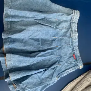 Jeans kjol, knappt använd,,38
