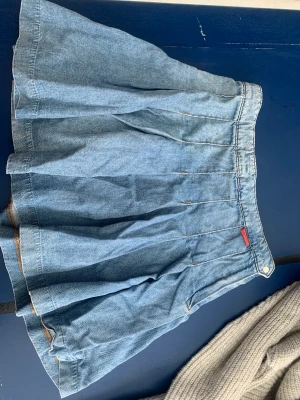 Jeans Kjol - Jeans kjol, knappt använd,,38