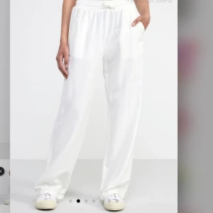 Linnebyxor - Säljer mina linnebyxor från lindex då jag har köpt andra!! Strl 152 men tycker de är lite större i storleken så skulle kunna passa XXS. Nypris 399. Skriv gärna för fler bilder💓