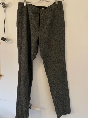 Kostymbyxor   - Kostymbyxor i Slim fit.  True to size.  Använda endast två gånger. 