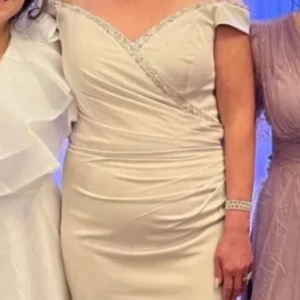 Festklänning - Stl M  Använd 1 kväll