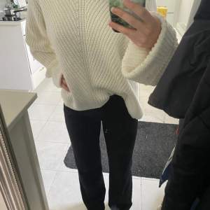 Favorit tröjan, oversize storlek XL (jag är normalt xs) men denna tröjan är såååå fin stor. Passar till vilka byxor eller underdel som helst🌸 