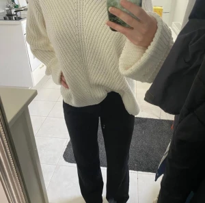 Oversize stickad  - Favorit tröjan, oversize storlek XL (jag är normalt xs) men denna tröjan är såååå fin stor. Passar till vilka byxor eller underdel som helst🌸 