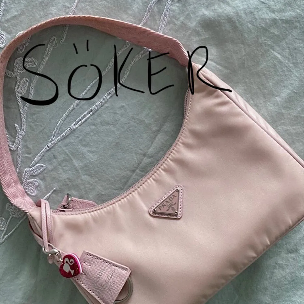Söker en rosa prada handväska!!. Laukut & Käsilaukut.