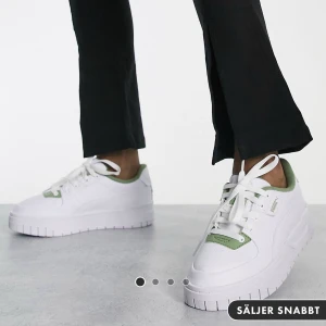 Nya Puma sneakers - Säljer mina helt nya PUMA sneakers, endast använda vid ett tillfälle därmed helt i nyskick, kartong kvar. Modellen heter Cali Dream Helt slutsålda, storlek 40 (små i storleken) Nypris 1 219kr