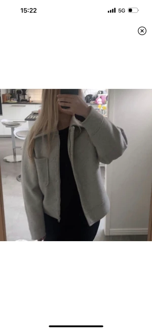 Nakd kappa - Säljer min kappa från förra året som är använd max 5 gånger för den var för stor. Inte mina bilder men kan skicka egna om man vill. Jag köpte den för 660kr ny då väldigt prisvärt då den nästan är oanvänd🫶🏼🫶🏼