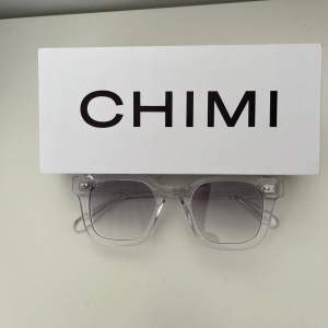 Säljer mina chimi 04 som är i riktigt bra skick!  Allt tillbehör till solbrillorna finns.  Priset är ej hugget i sten!