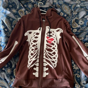 SKELETON HOODIE BROWNISH  - Never used it, it’s all new. The condition is all new.
