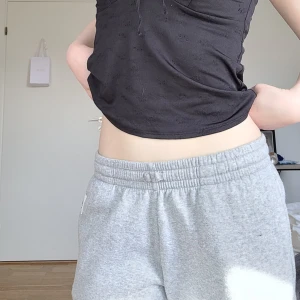 Mjukisbyxor I Gråt👖 - Mjukisbyxor som är gråa👖! Men kommer aldrig till användning💖 I stl S. 