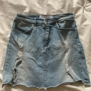 Jeanskjol - Jeanskjol från Ivyrevel❤️ vet inte vad jag köpte den för då jag fick den av min syrra❤️ 