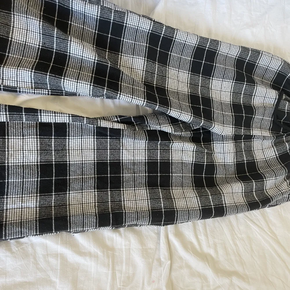 Pyjamasbyxor ifrån shein, de är gaska korta o passar om du är runt 150. Jeans & Byxor.