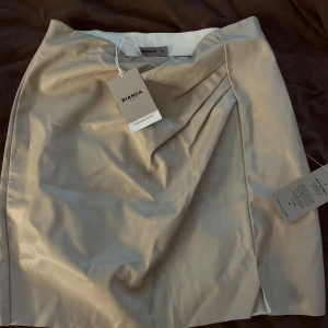 Bianca nelly - Beige kjol från biancas kollektion med Nelly  